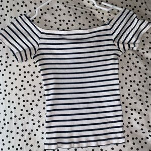 OFF THE SHOULDER CROP TOP